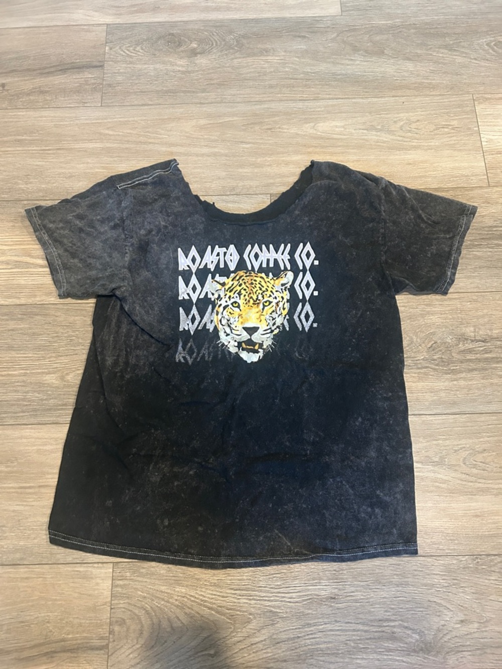 Women’s Black Short-Sleeve‎ Tee with Leopard Graphic